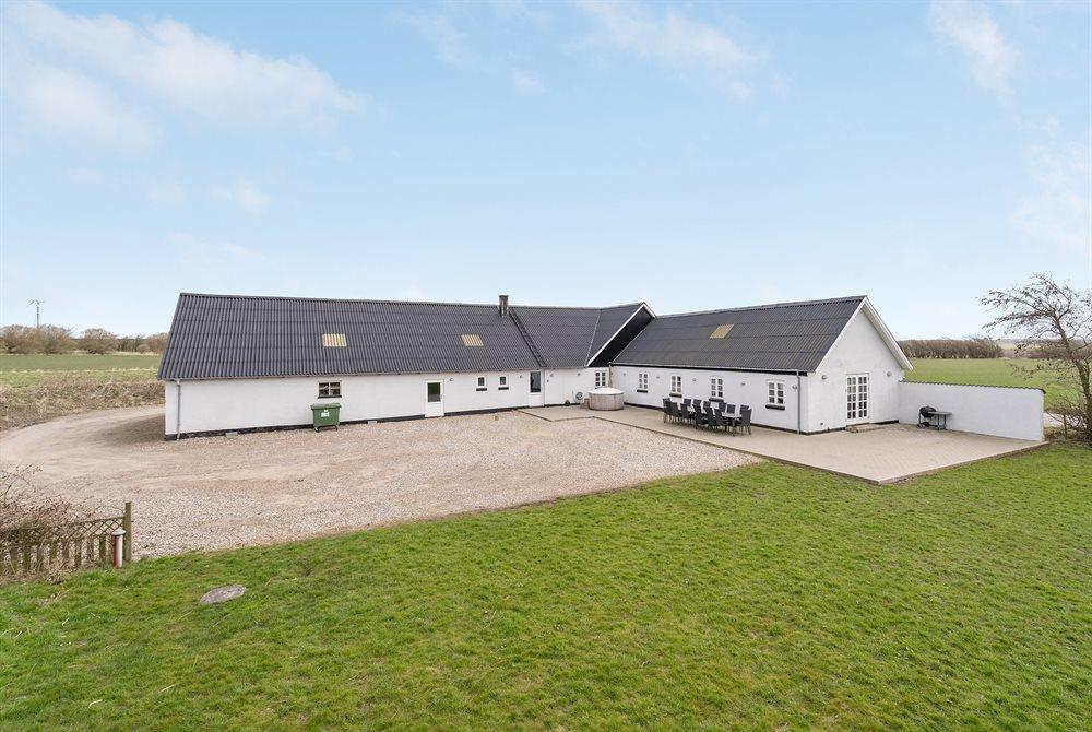 Sommerhus til 14 personer ved Lyngs