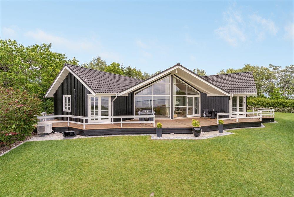 Sommerhus til 8 personer ved Hostrup