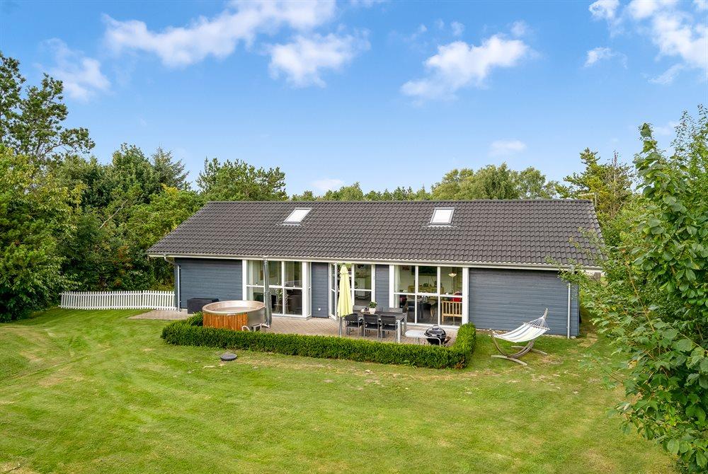 Sommerhus til 8 personer ved Mou