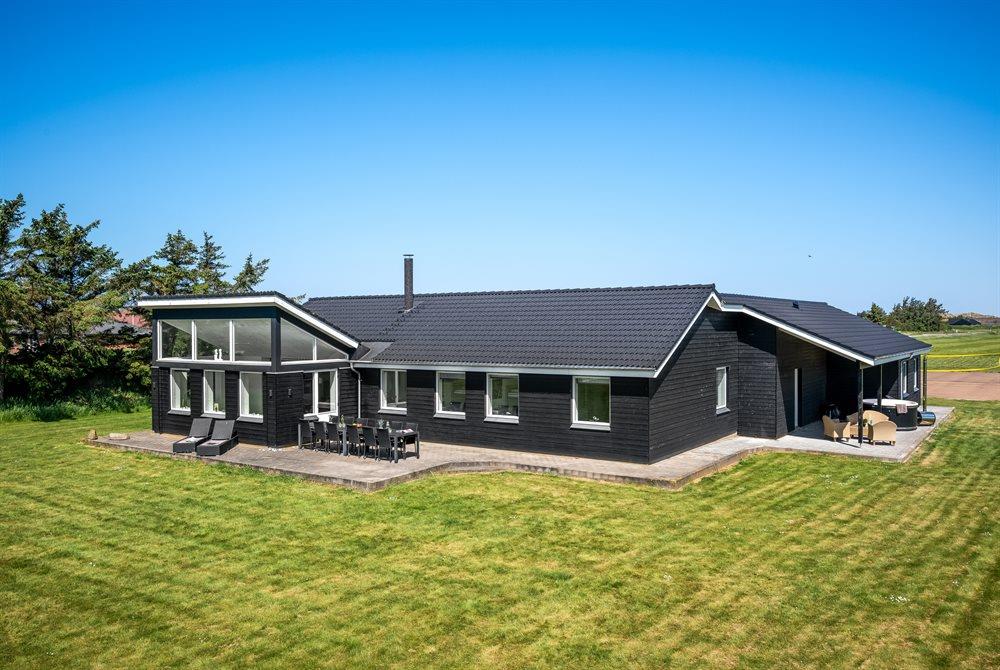 Sommerhus til 14 personer ved Søndervig