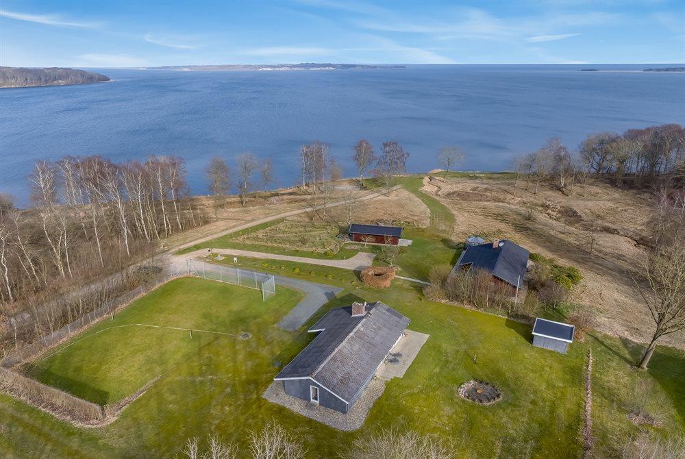 Sommerhus til 6 personer ved Lyby Strand