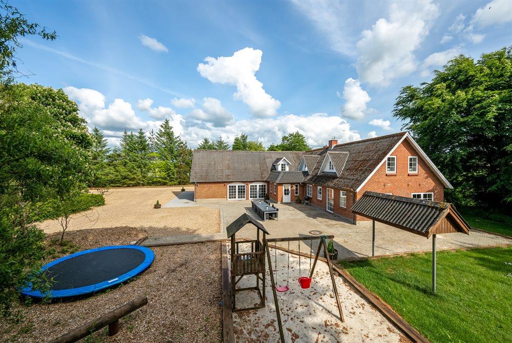 Sommerhus til 18 personer ved Skaven Strand