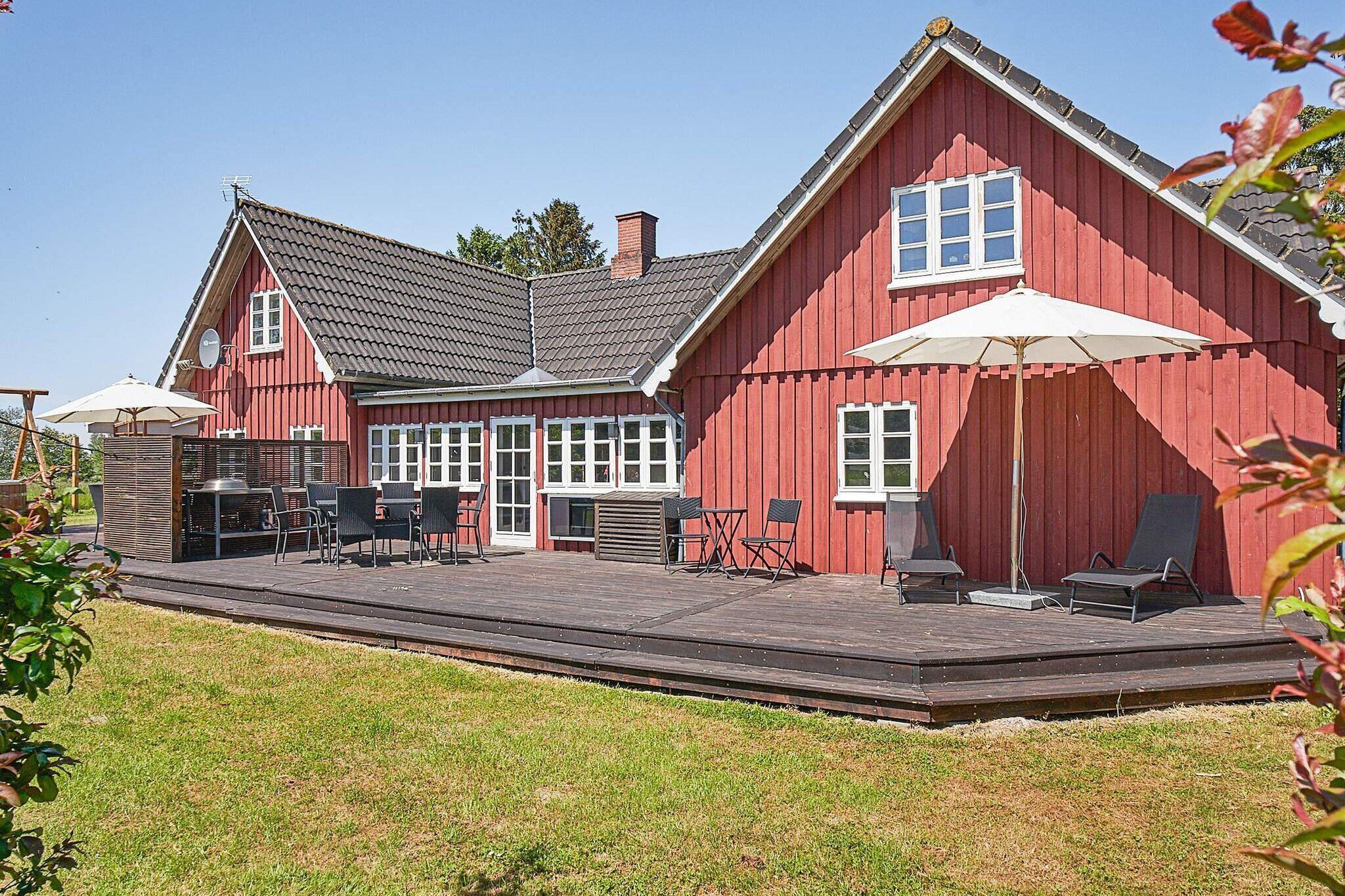 Sommerhus til 12 personer ved Åkirkeby