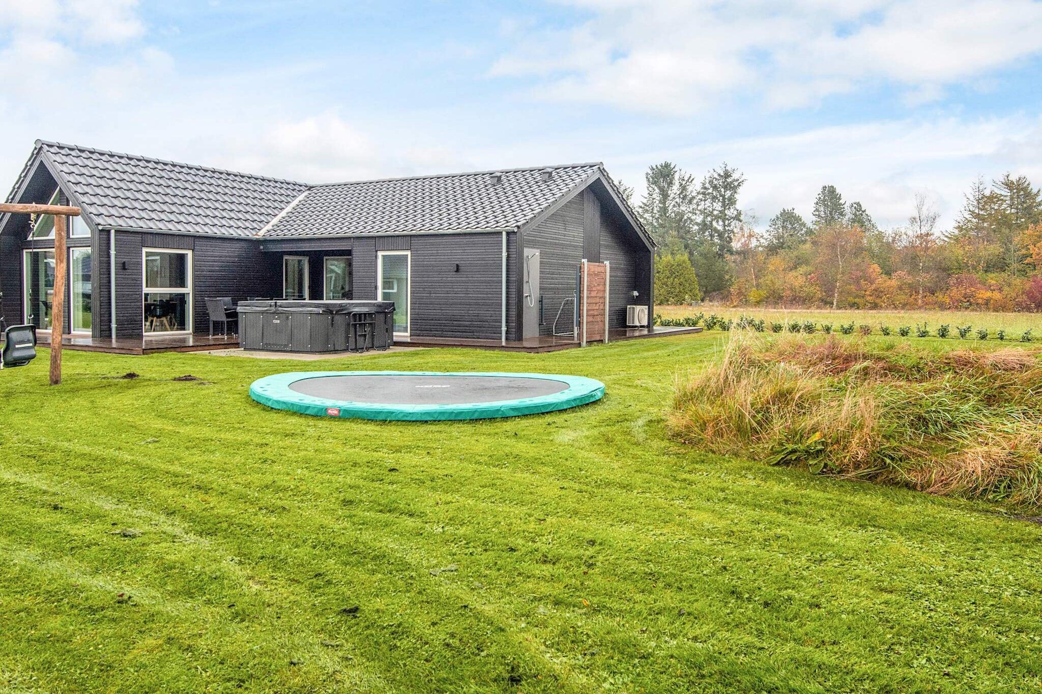 Sommerhus til 12 personer ved Ansager